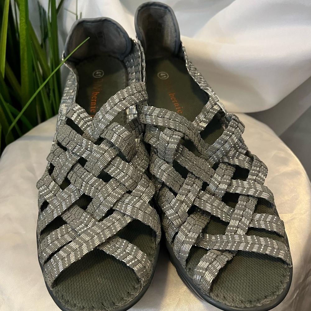Bernie Mev Wedge